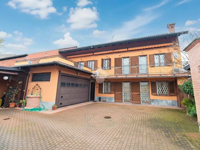 Casa con 7 locali in vendita in Str Roveglia Ruffini, Leini