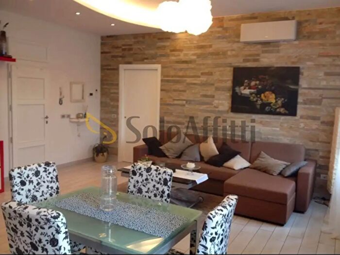 Appartamento trilocale in affitto in Via Faentina, Firenze