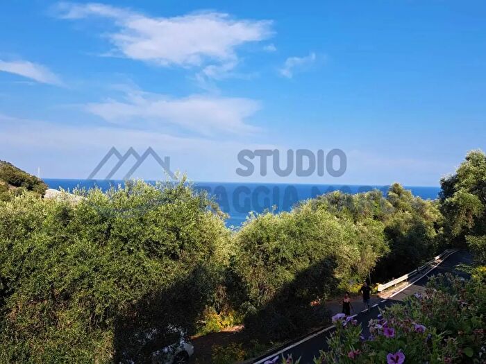 Appartamento quadrilocale in vendita in Via Civezza, San Lorenzo Al Mare