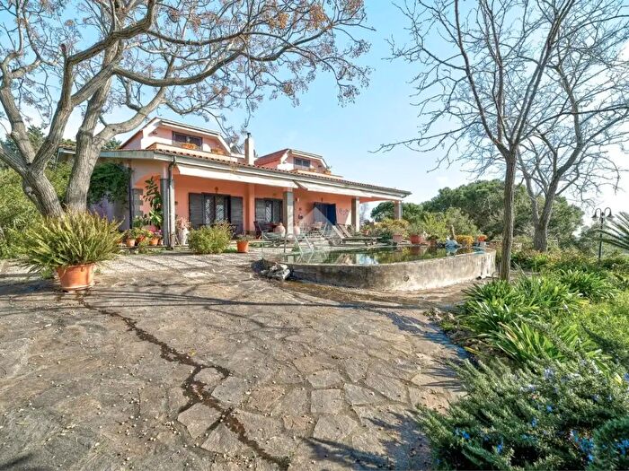 Casa con 8 locali in vendita in Via del Casaletto Rosso, Civitavecchia