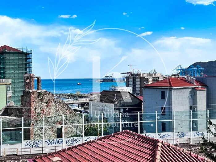 Appartamento con 5 locali in vendita in Via dei Bricchetti, Savona