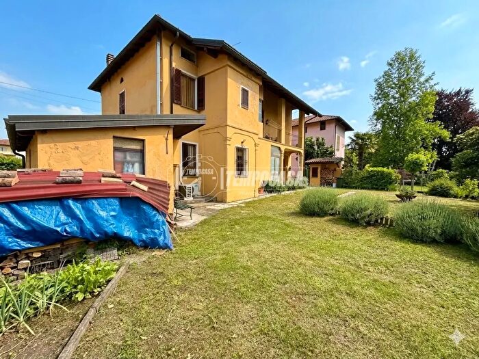 Appartamento trilocale in vendita in Leggiuno