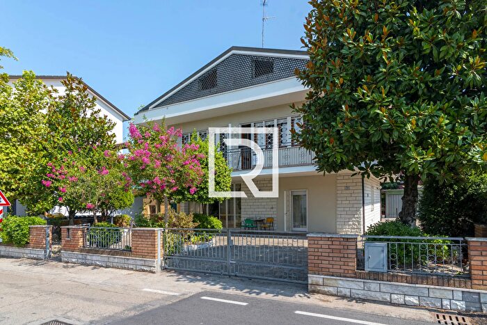 Casa con 8 locali in vendita in Sebenico BellariaIgea Marina, BellariaIgea Marina