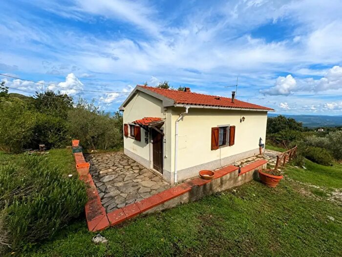 Casa bilocale in vendita in Sassetta