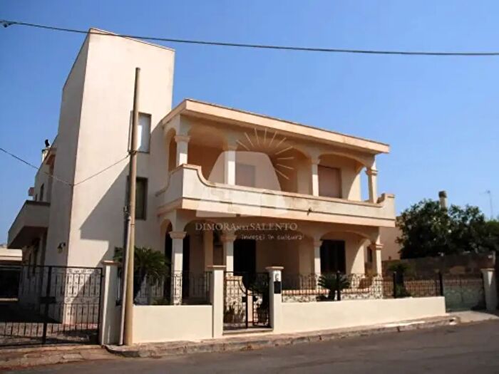 Casa con 6 locali in vendita in Via Balvano, Castrignano Del Capo