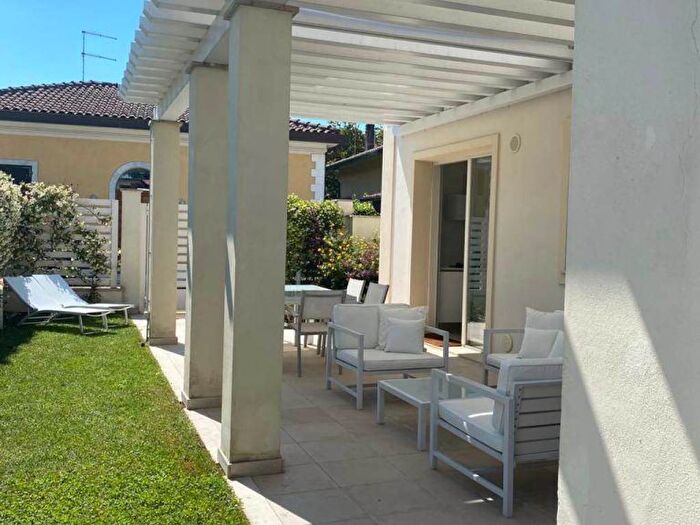 Casa con 6 locali in affitto in Centro, Forte dei Marmi