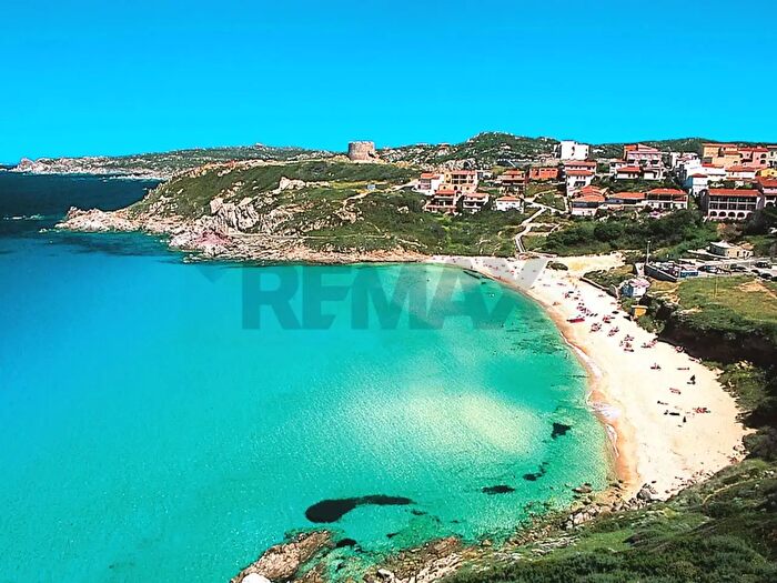 Casa quadrilocale in vendita in Santa Teresa Gallura