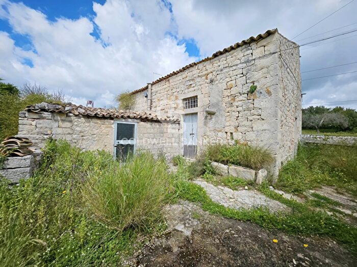 Casa con 5 locali in vendita in Via Calanchi, Modica