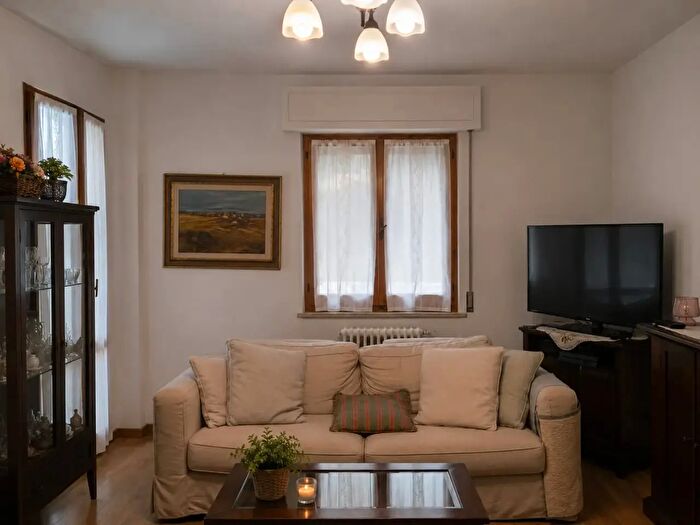 Appartamento con 5 locali in vendita in Via N Boscagli, Sinalunga