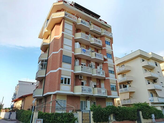 Appartamento trilocale in vendita in Via Liri, Nettuno
