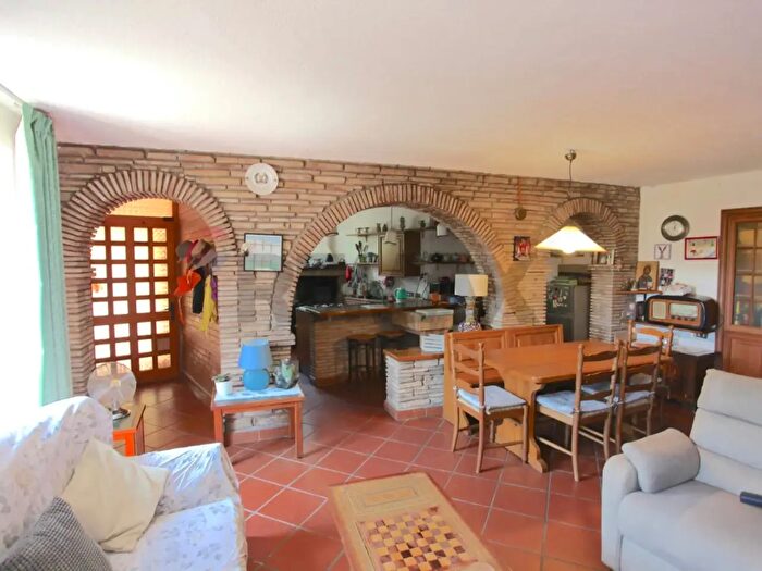 Casa con 10 locali in vendita in Assisi