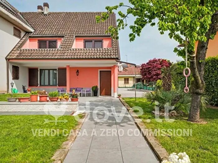 Casa con 6 locali in vendita in Via della Pace d, Cambiago