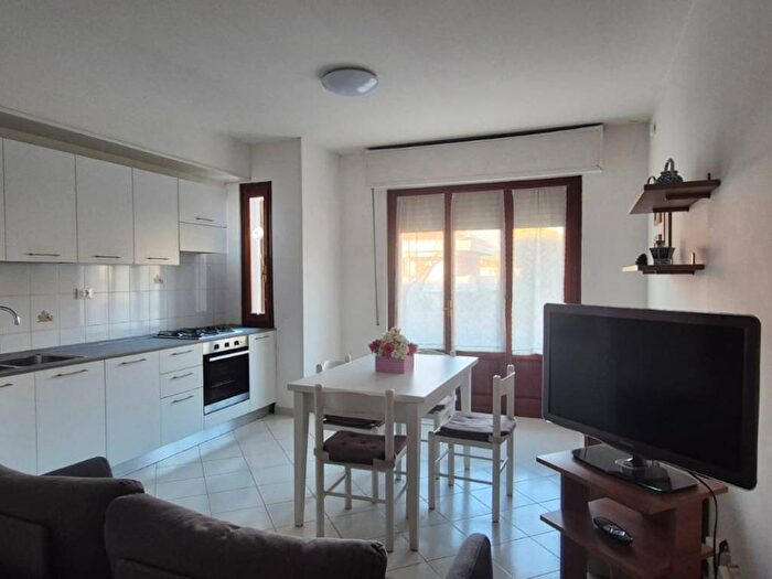 Appartamento trilocale in affitto in Via Modena, Marina di Massa Centro, Massa