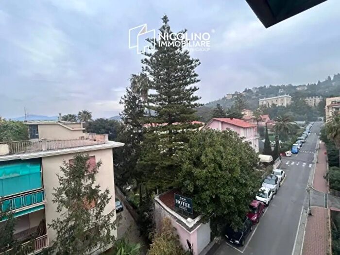 Appartamento quadrilocale in vendita in Via Regina Margherita, Bordighera