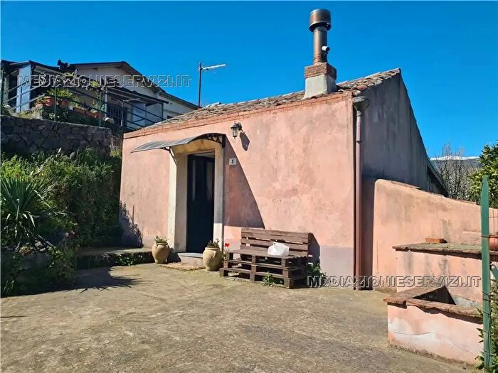 Casa trilocale in vendita in Piedimonte Etneo