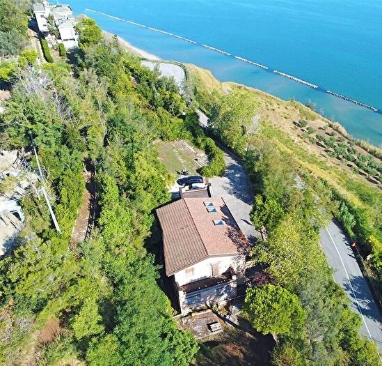 Casa in vendita in Strada delle Rive di Fiorenzuola, Pesaro