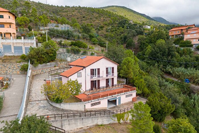 Casa con 6 locali in vendita in Via Gasca, Arenzano