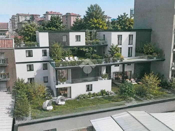 Appartamento quadrilocale in vendita in Via Recanati, Milano