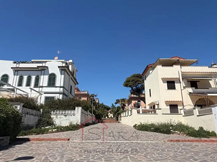 Casa con 5 locali in vendita in Fiumicino