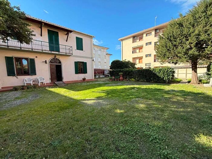 Appartamento con 5 locali in vendita in Rosignano Marittimo