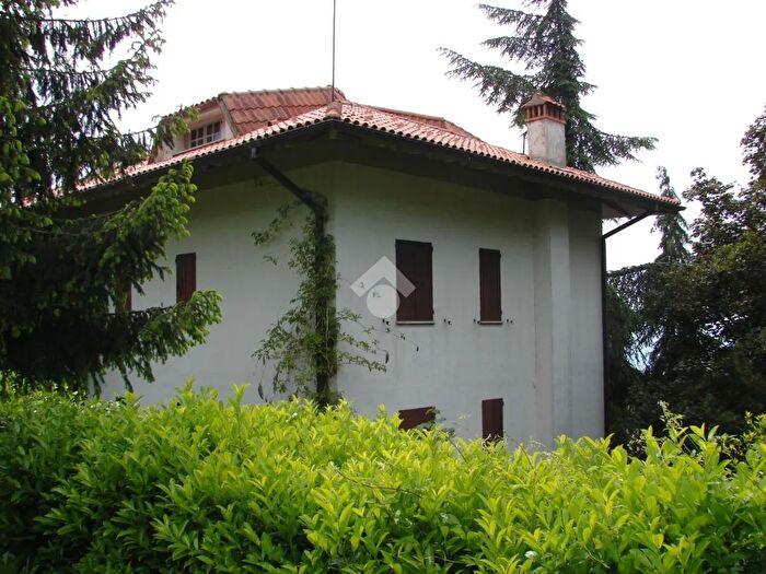 Appartamento con 5 locali in vendita in Via Divisione Tridentina, Zocca