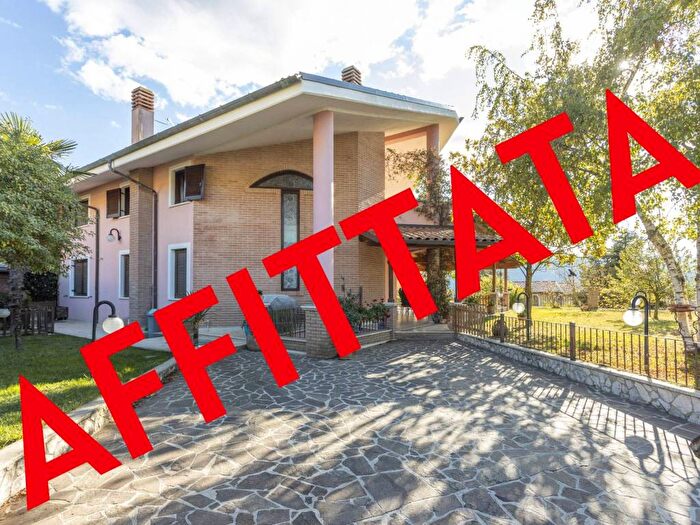 Casa con 6 locali in affitto in Via Da Monte, Antrosano, Avezzano