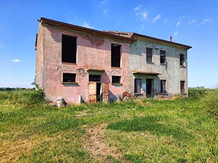 Casa con 6 locali in vendita in Via Predola, Conselice
