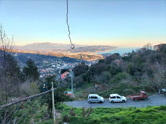 Casa con 8 locali in vendita in Via Parodi, La Spezia