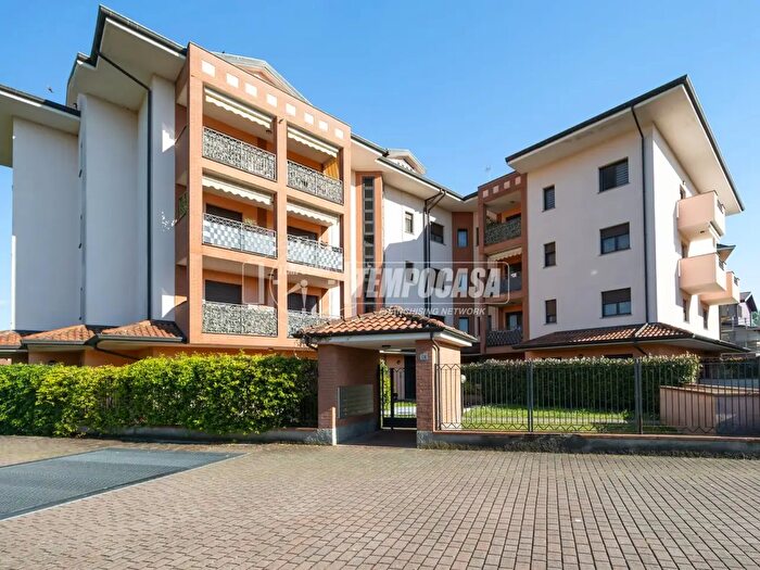 Appartamento trilocale in vendita in Viale Gavazzi, Melzo