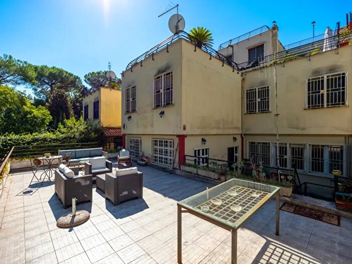 Appartamento quadrilocale in vendita in Via Calderon De La Barca, Roma