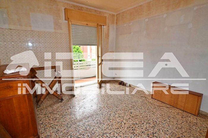 Appartamento con 5 locali in vendita in Viale dellAutodromo Modena, Modena