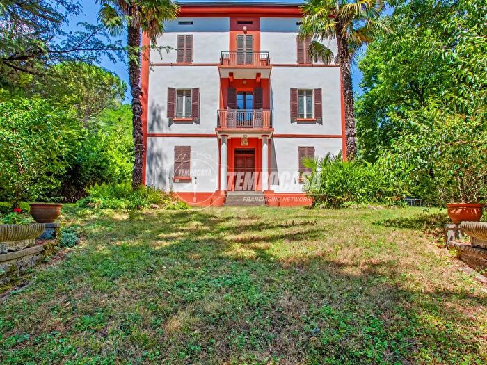Appartamento con 6 locali in vendita in Via Roma, Casola Valsenio