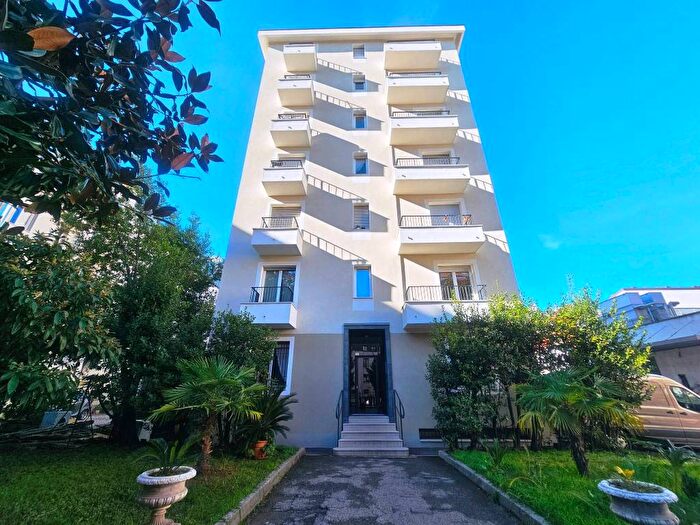 Appartamento trilocale in affitto in Viale Monte Nero, Montenero, Milano