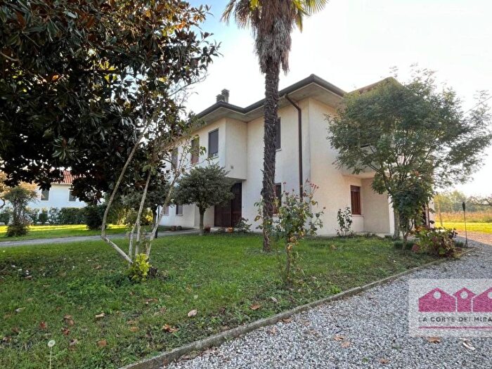 Casa con 6 locali in affitto in Via Rasega, Centro, Grumolo delle Abbadesse