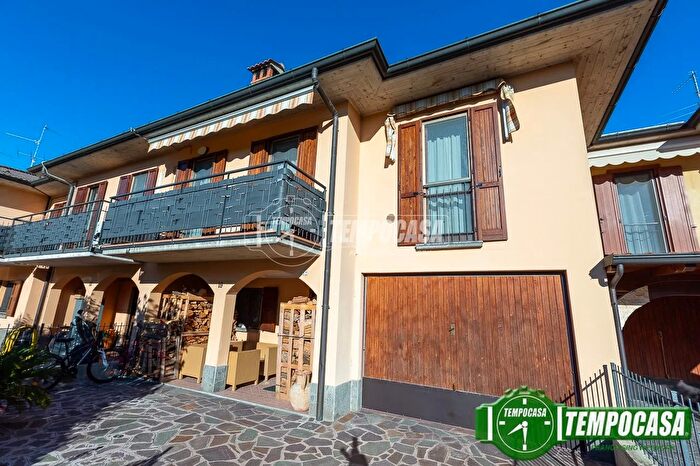 Casa quadrilocale in vendita in Pandino