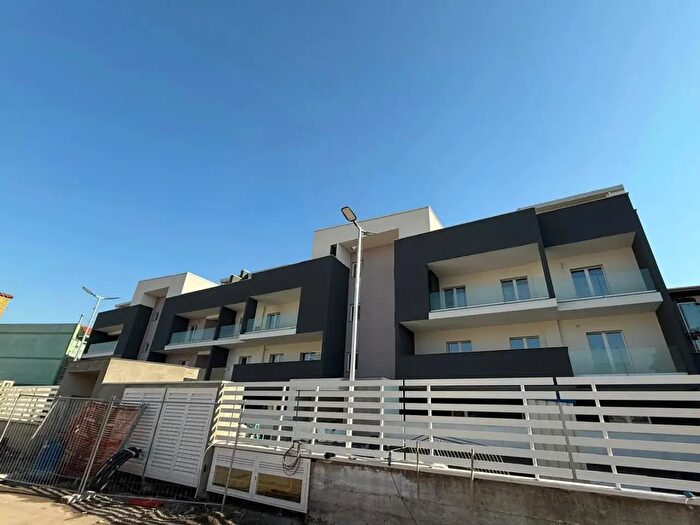 Appartamento trilocale in vendita in Via Provinciale Botteghelle, Napoli