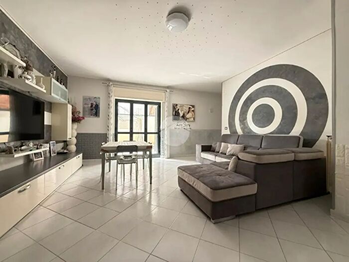 Appartamento quadrilocale in vendita in Via Colonne, Giugliano In Campania