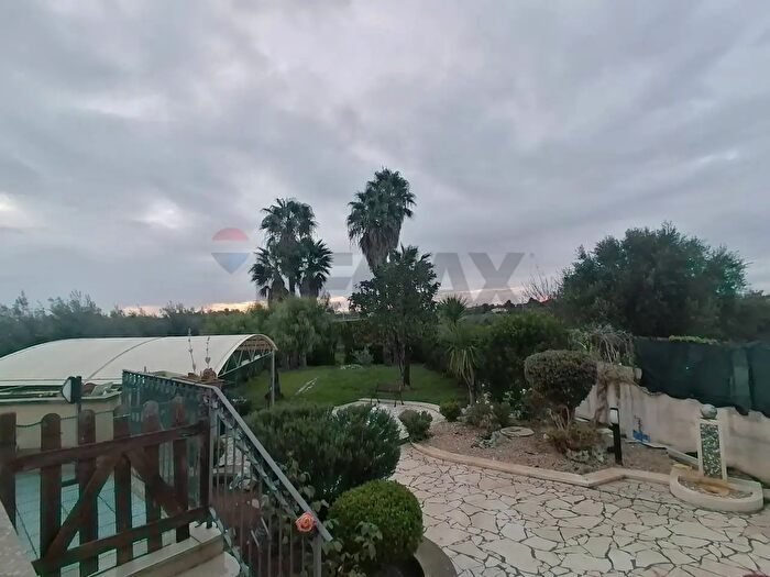 Casa con 6 locali in vendita in Via Saragat, Comiso