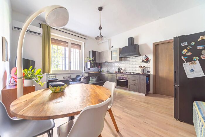 Appartamento trilocale in vendita in Via Carlo Bianconi, Milano