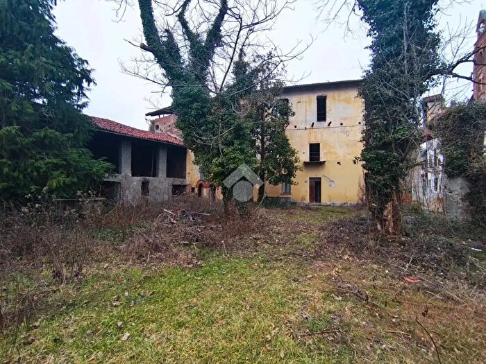 Casa con 10 locali in vendita in Via Umberto I, Avigliana