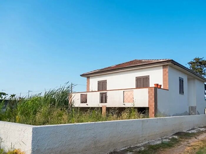Casa quadrilocale in vendita in Via Fontana Vecchia Snc, Cellole