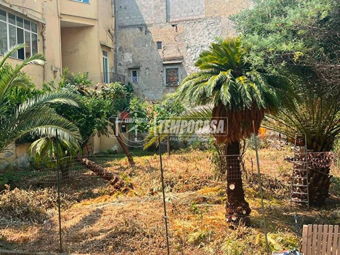 Appartamento con 6 locali in affitto in Via della Sapienza, Centro Storico, Napoli