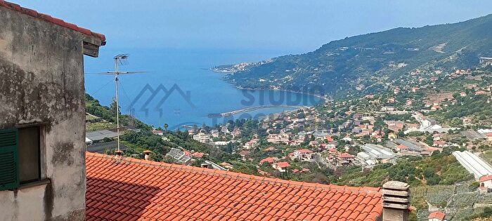 Appartamento con 5 locali in vendita in Vicolo Savona, Sanremo