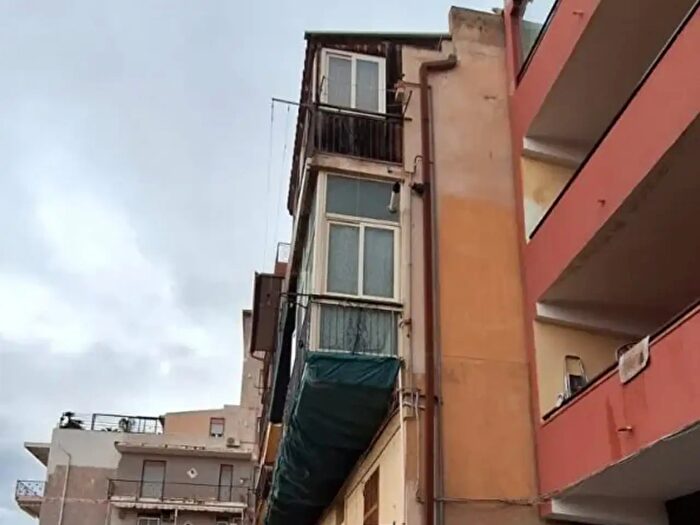 Appartamento quadrilocale in vendita in Via Polveriera, Messina