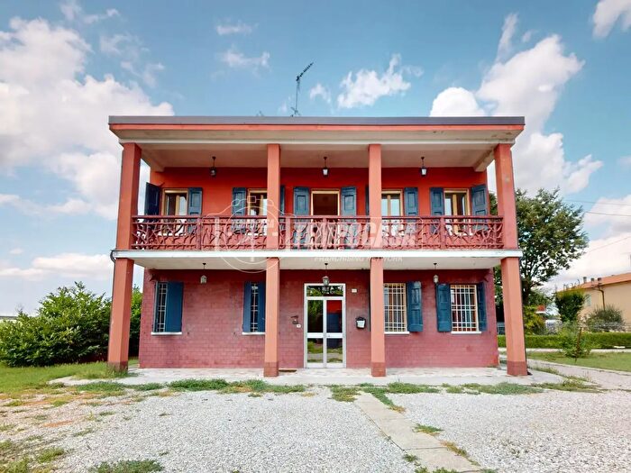 Casa trilocale in vendita in Via Zigalotto Dodici Morelli, Cento