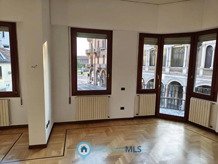 Appartamento quadrilocale in affitto in Via Beato Luca Belludi, Padova