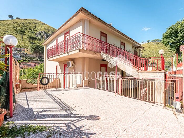 Appartamento quadrilocale in vendita in Via San Martino delle Scale, Monreale