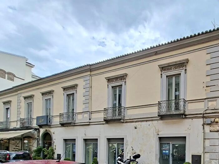 Casa con 15 locali in vendita in Corso Mazzini, Catanzaro