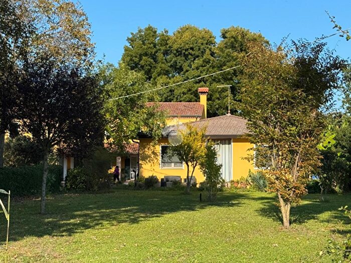 Casa con 8 locali in vendita in Via Papa Giovanni, Conselve