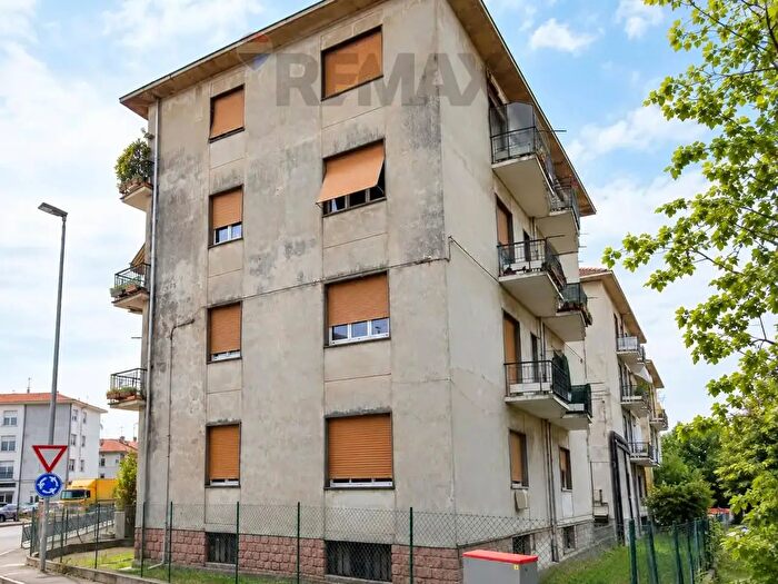Case in Vendita e in Affitto - 3
